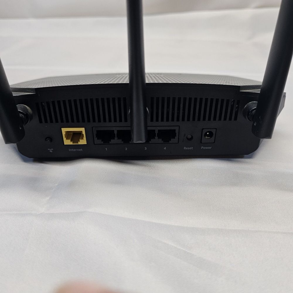 NETGEAR Nighthawk RAX10 Dual-Band Wi-Fi 6 Router - Picture 4 of 8